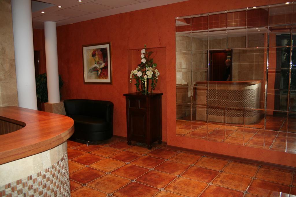Hotel Tenishouse Marki  Εξωτερικό φωτογραφία
