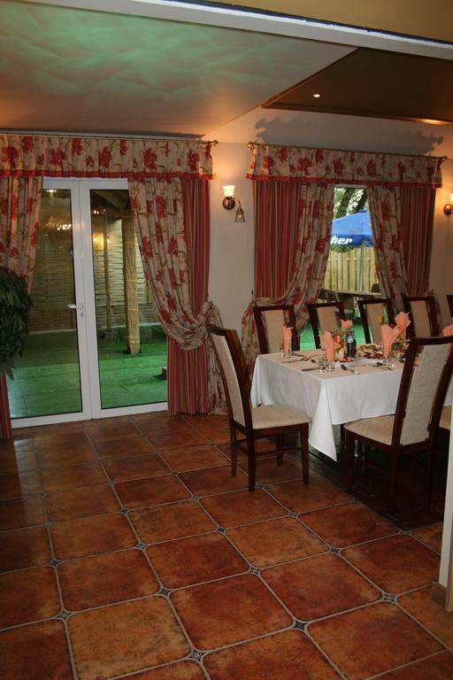 Hotel Tenishouse Marki  Εξωτερικό φωτογραφία