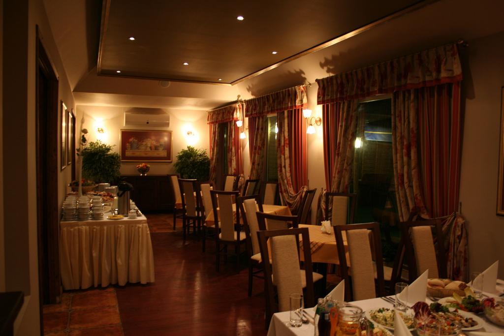 Hotel Tenishouse Marki  Εξωτερικό φωτογραφία