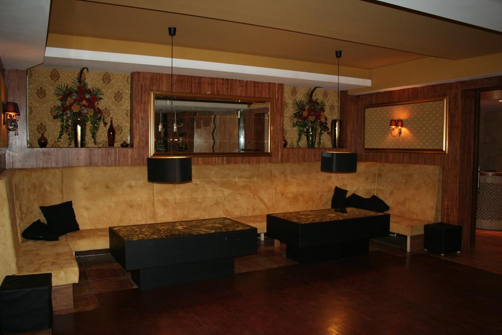 Hotel Tenishouse Marki  Εξωτερικό φωτογραφία