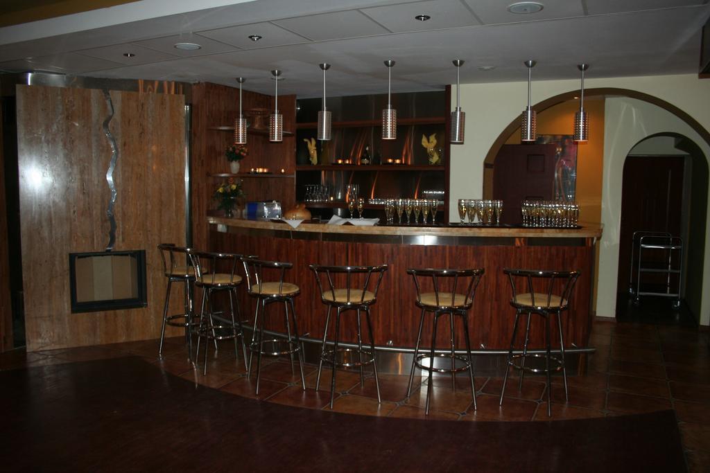 Hotel Tenishouse Marki  Εξωτερικό φωτογραφία