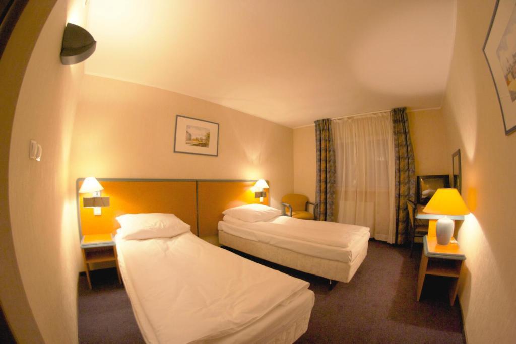 Hotel Tenishouse Marki  Δωμάτιο φωτογραφία