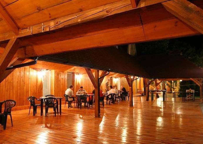 Hotel Tenishouse Marki  Εξωτερικό φωτογραφία